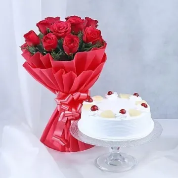 Pineapple Cake Half Kg with 6 Roses